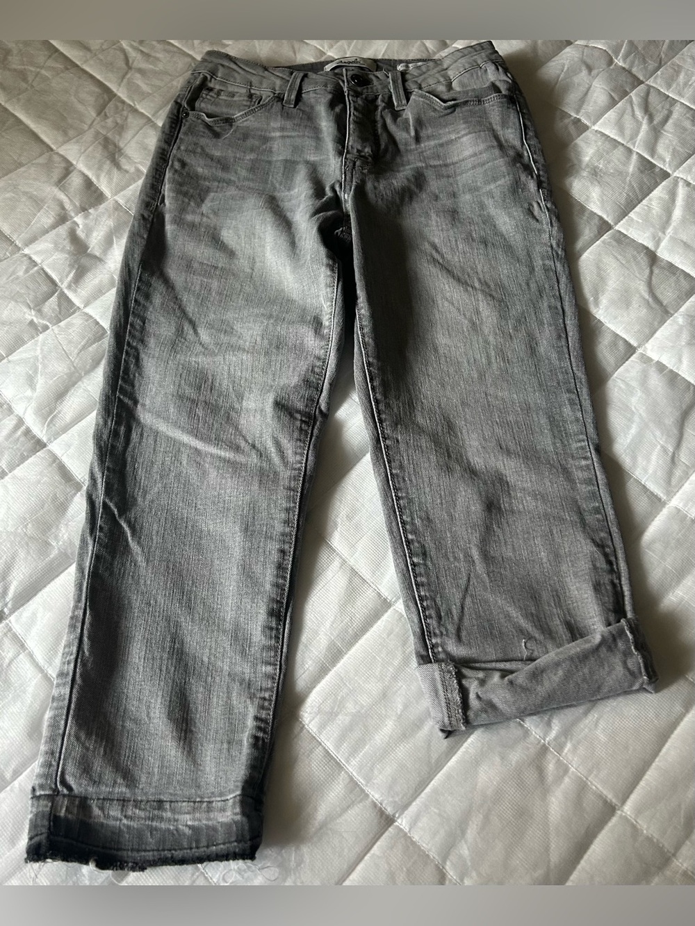 Women’s Angel Gray Signature Capri Jeans - Classic Straight Fit Size 6